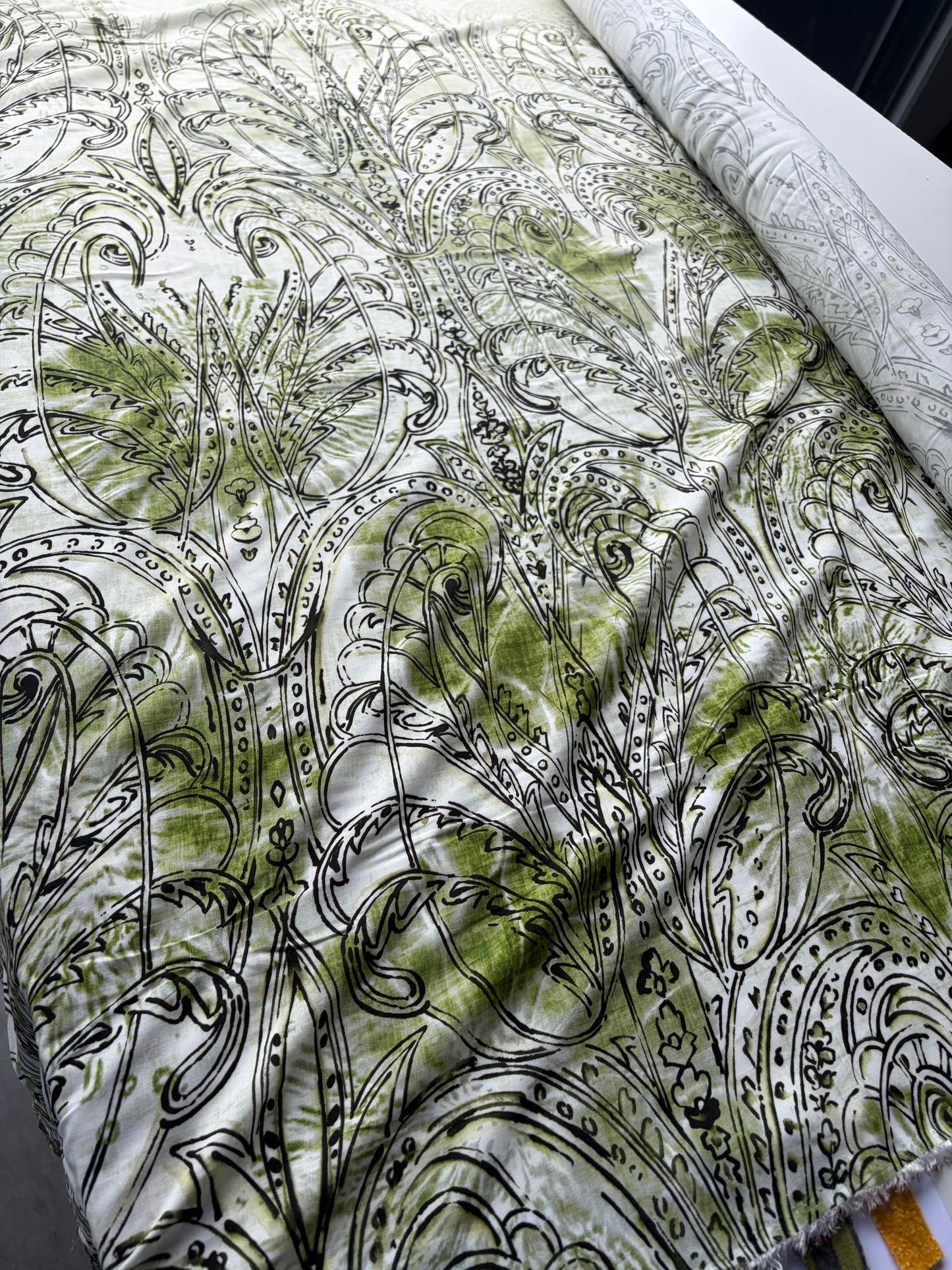 VINCE 024 cotton voile fade out print green/white