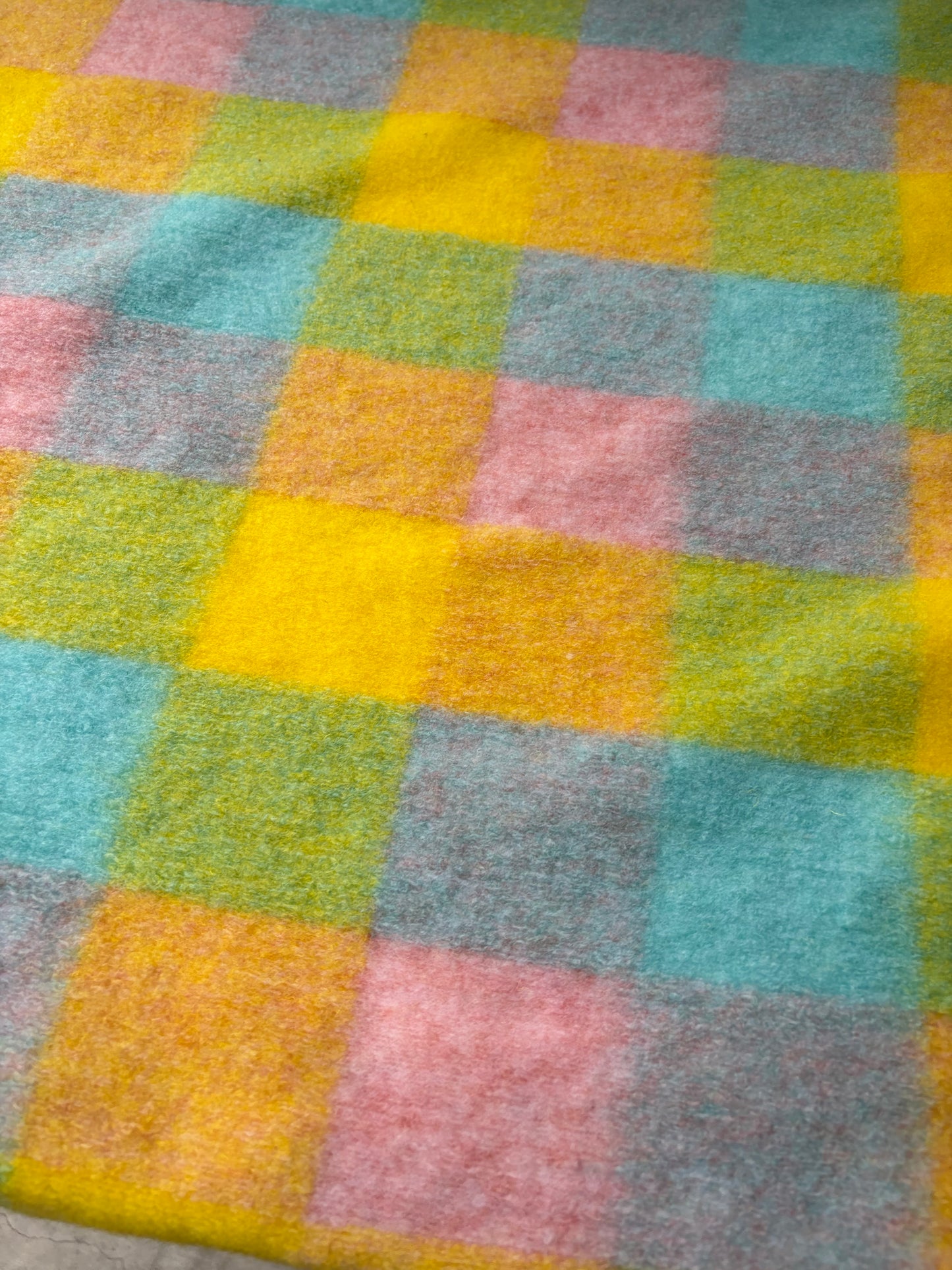 SMITHERS 020 yellow/aqua checkered heavy boiled wool with fringes
