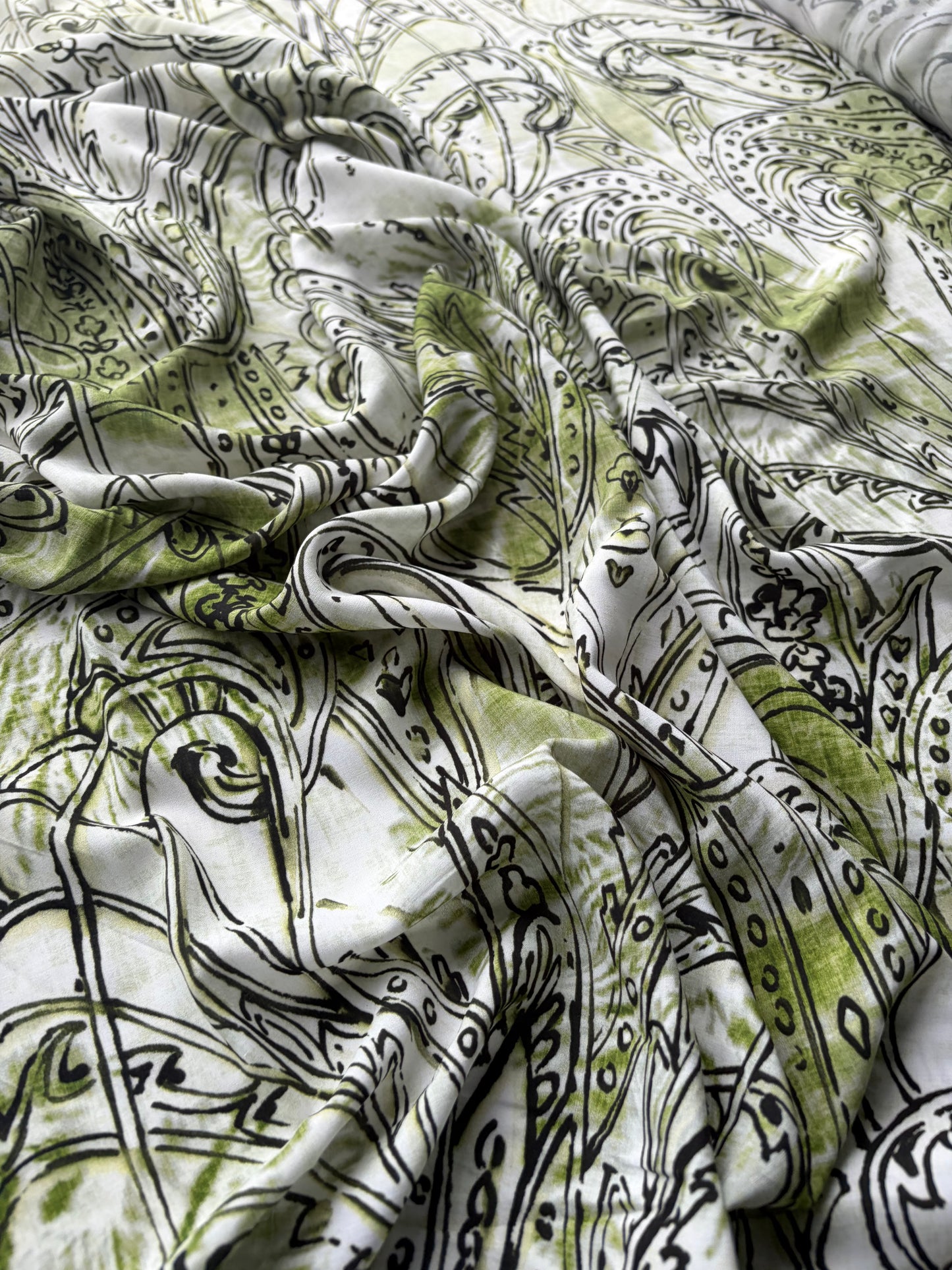 VINCE 024 cotton voile fade out print green/white
