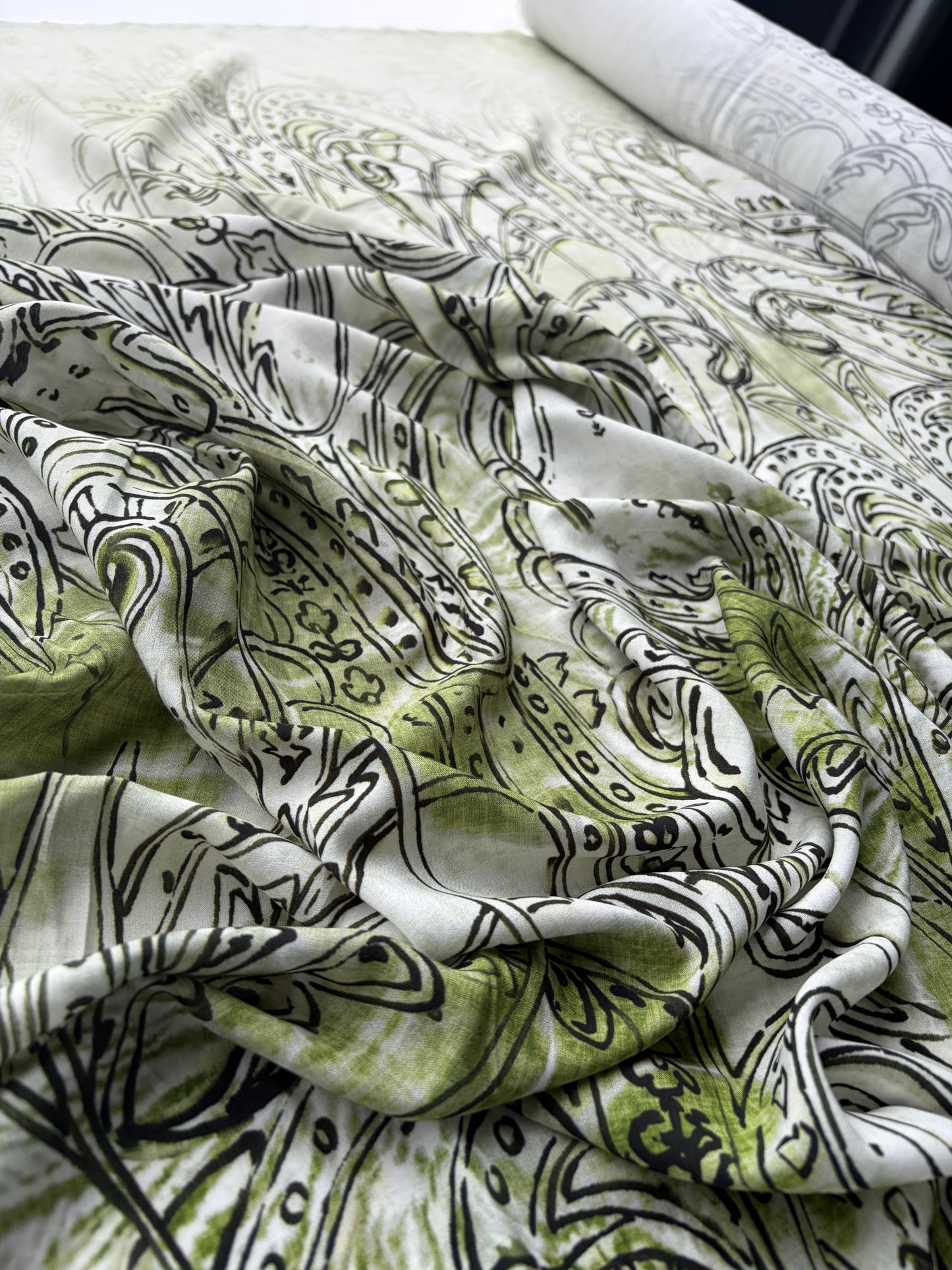 VINCE 024 cotton voile fade out print green/white