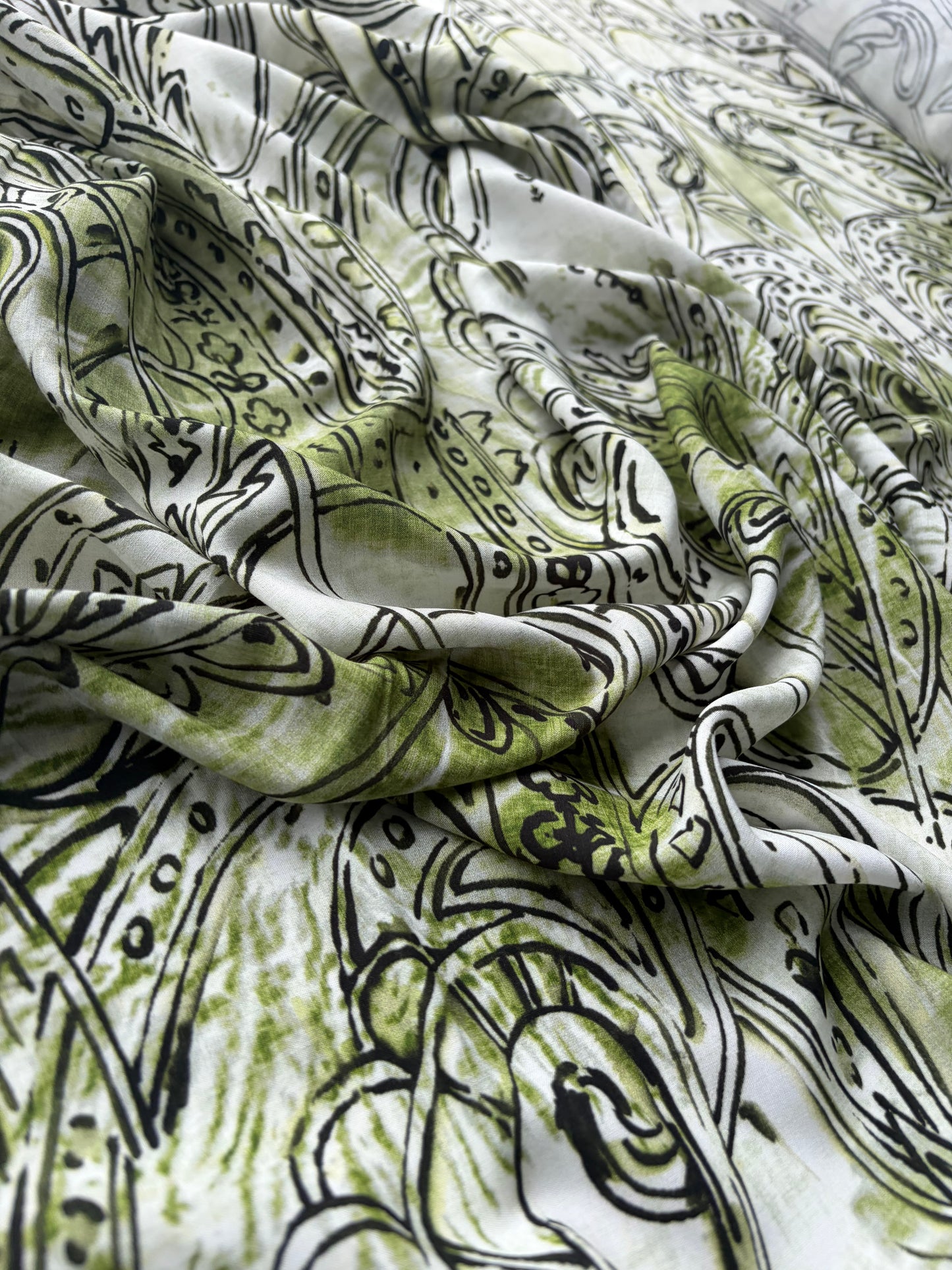 VINCE 024 cotton voile fade out print green/white