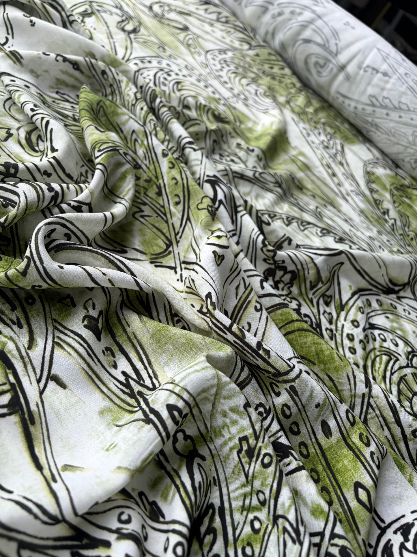 VINCE 024 cotton voile fade out print green/white