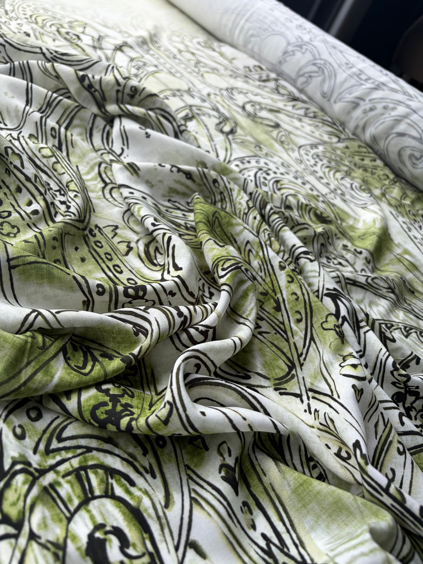 VINCE 024 cotton voile fade out print green/white