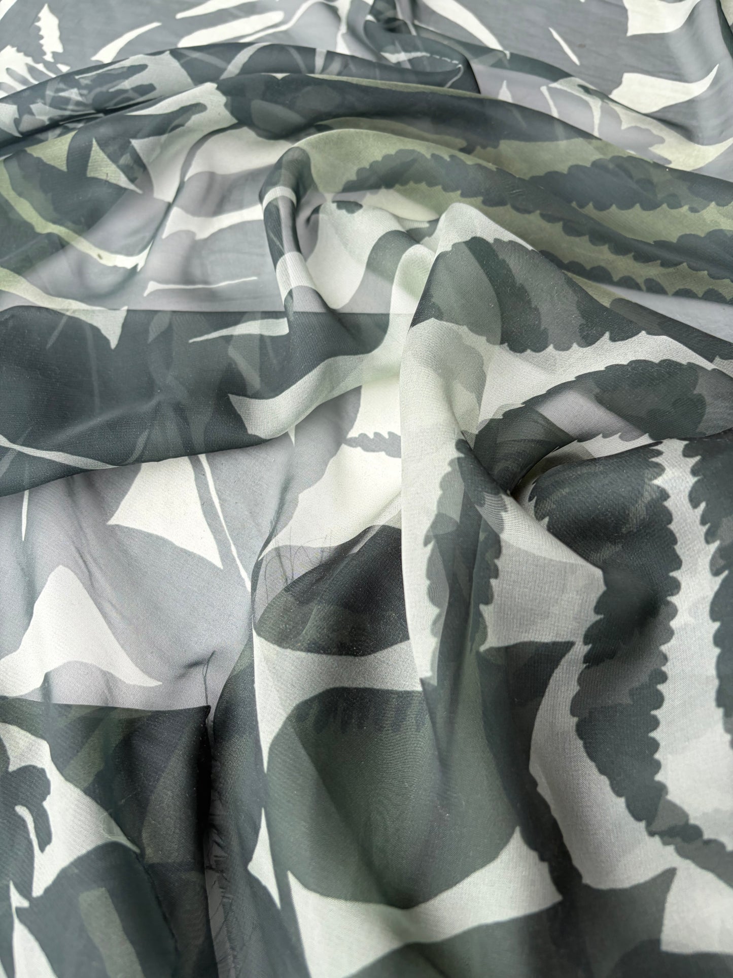 PC VINCE 025 chiffon green jungleleaves