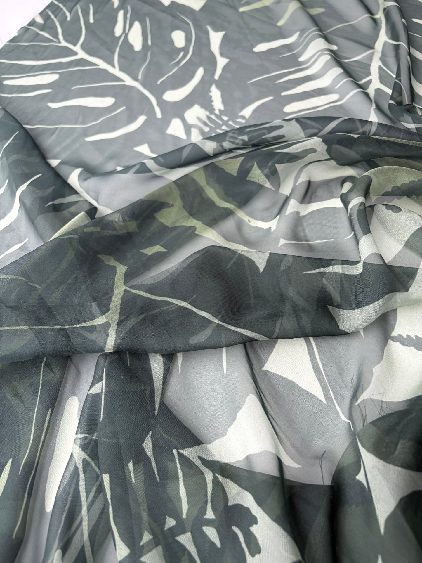 PC VINCE 025 chiffon green jungleleaves