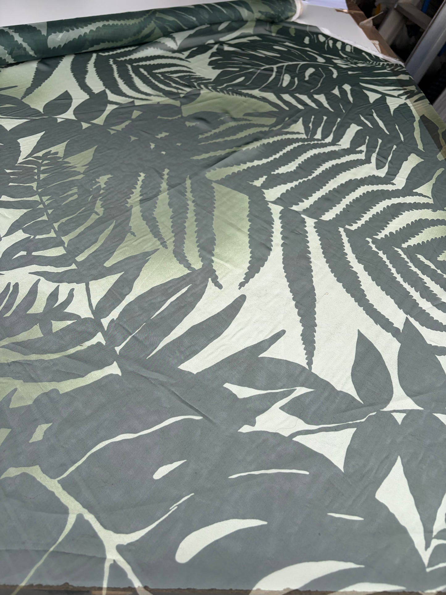 PC VINCE 025 chiffon green jungleleaves