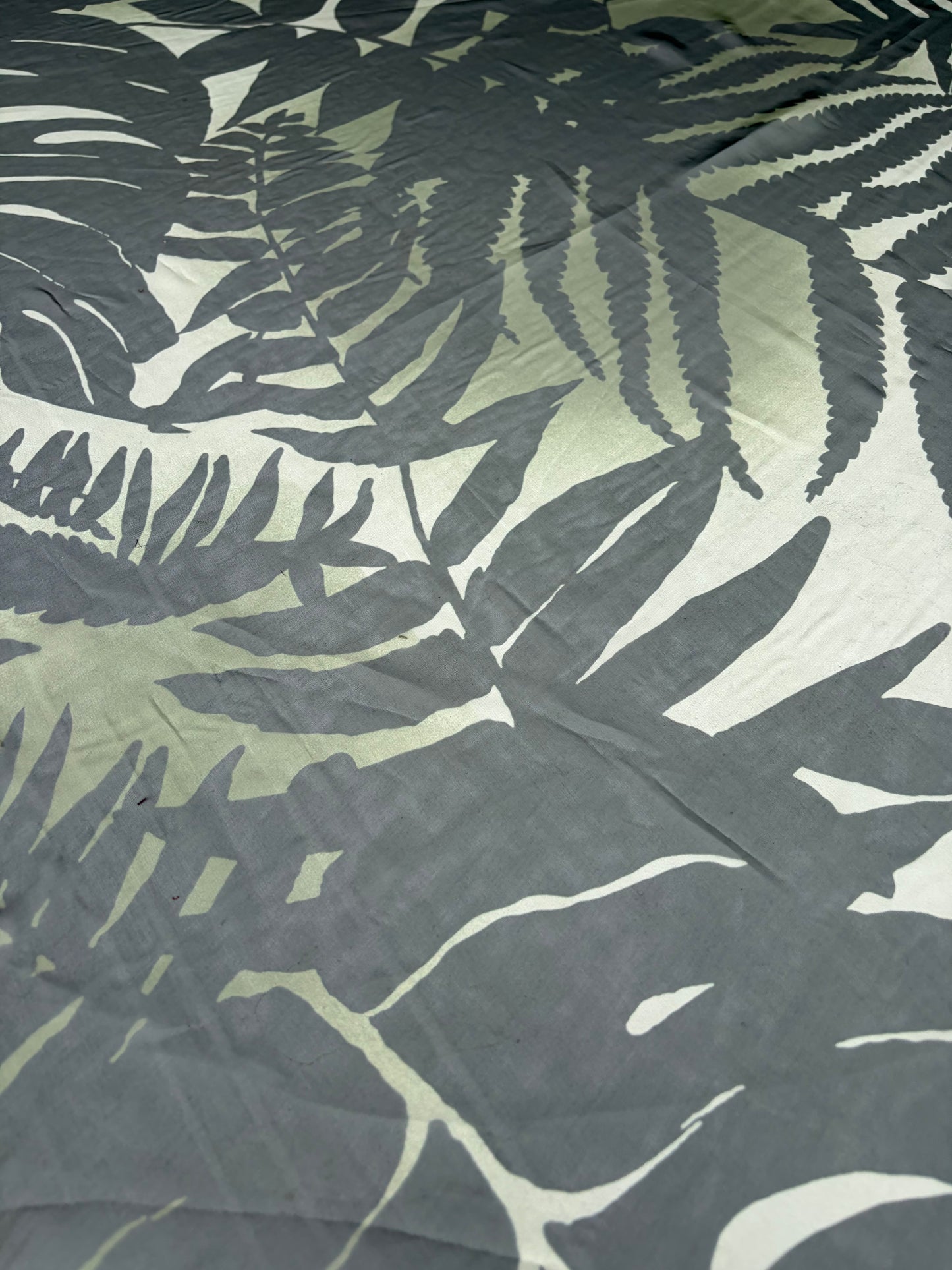 PC VINCE 025 chiffon green jungleleaves