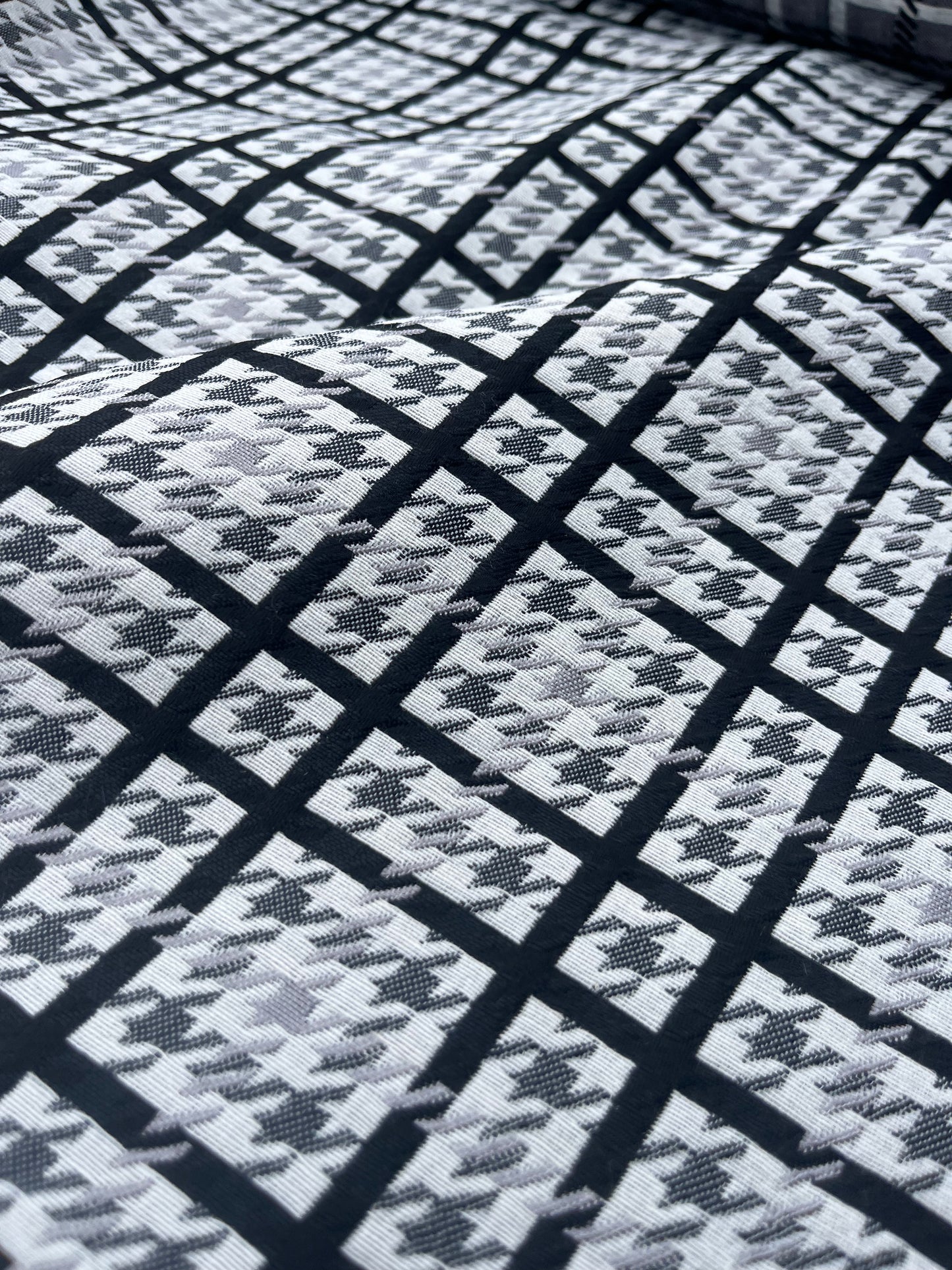 Hélène 024 cotton jacquard black/silver double face check 1