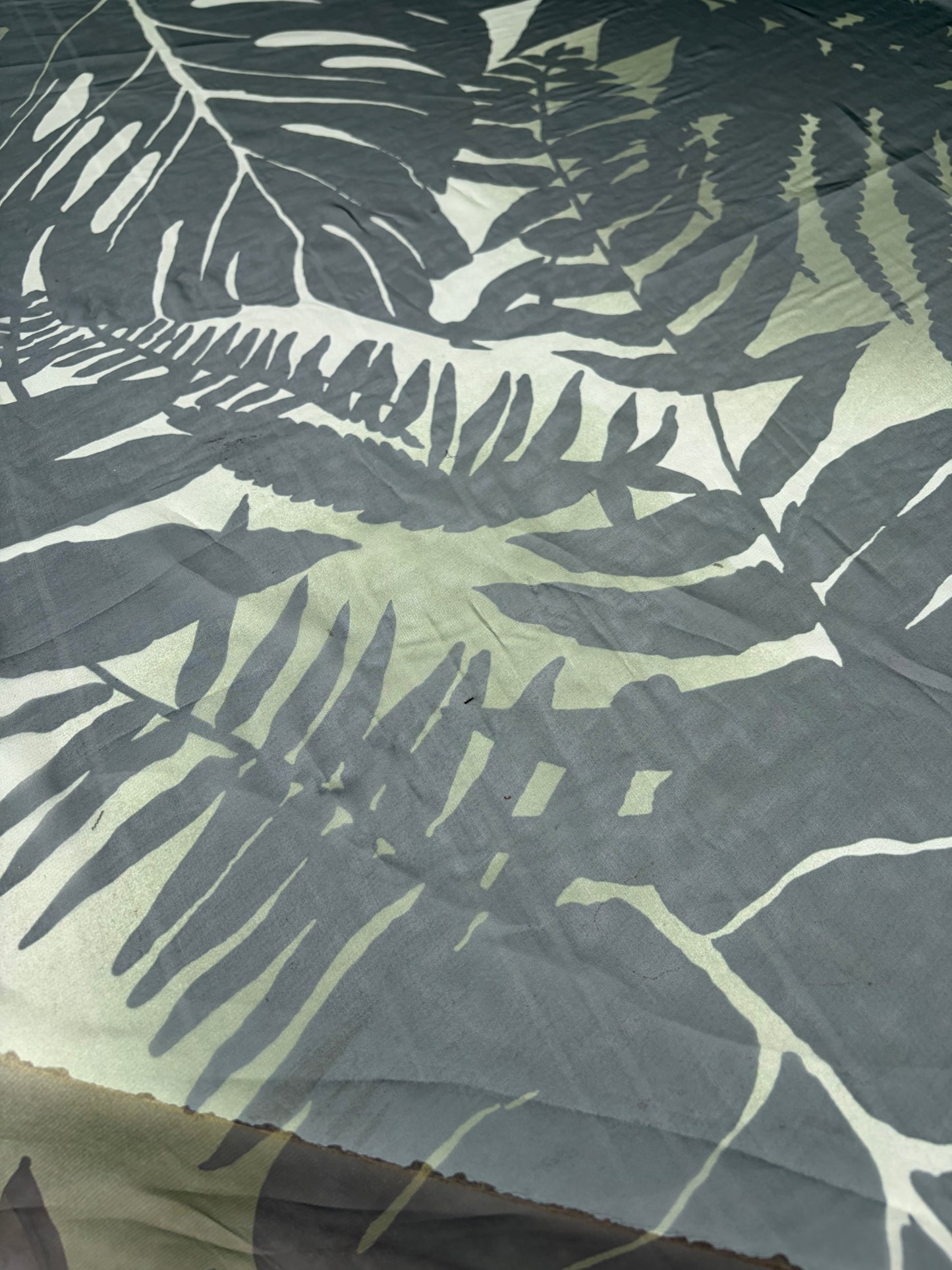 PC VINCE 025 chiffon green jungleleaves