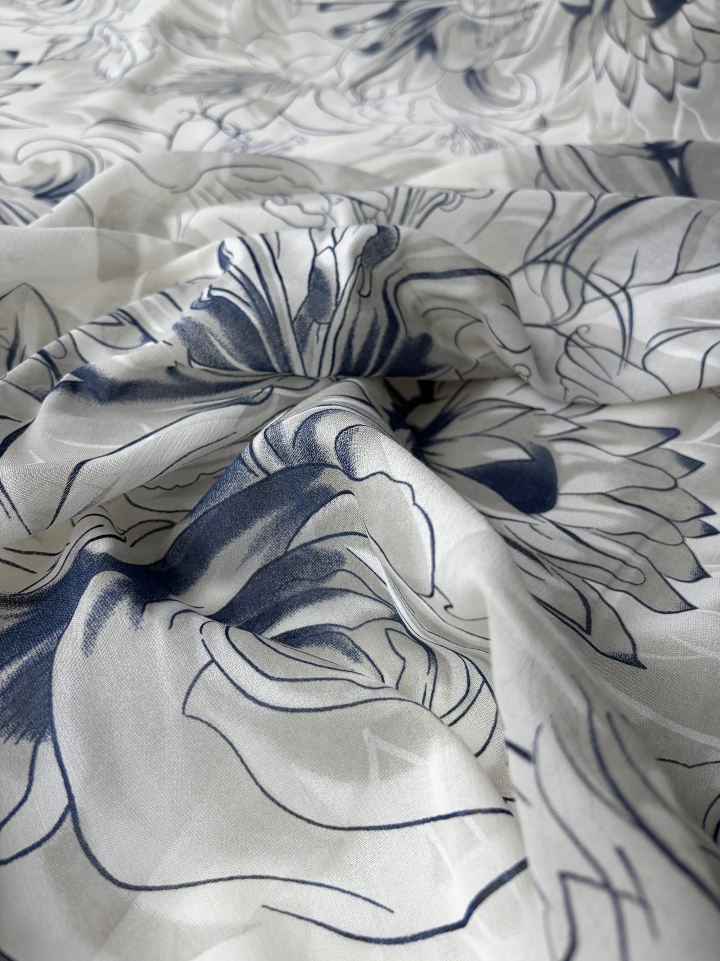 VINCE 028 cotton crepon grey/blue print