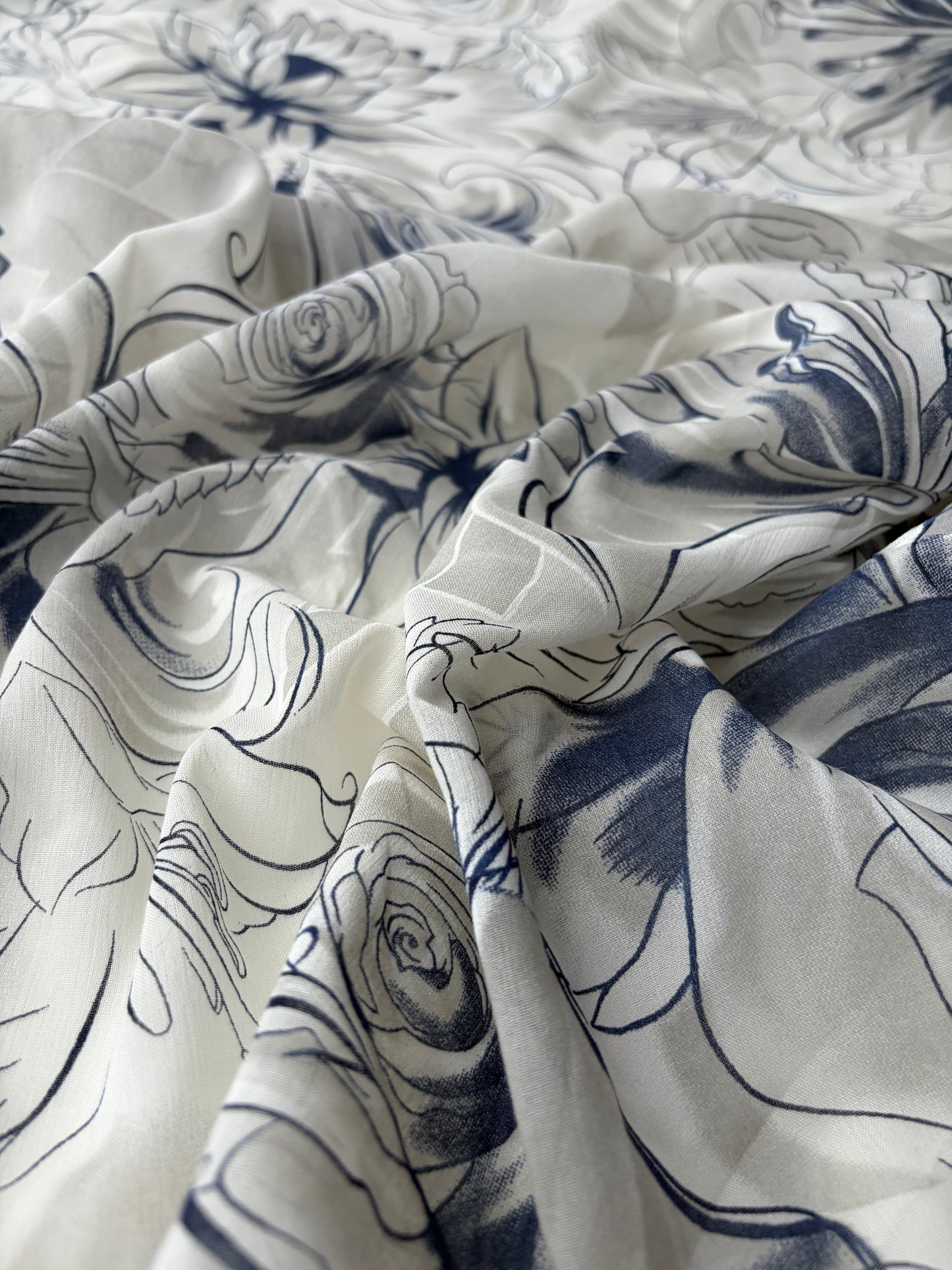 VINCE 028 cotton crepon grey/blue print