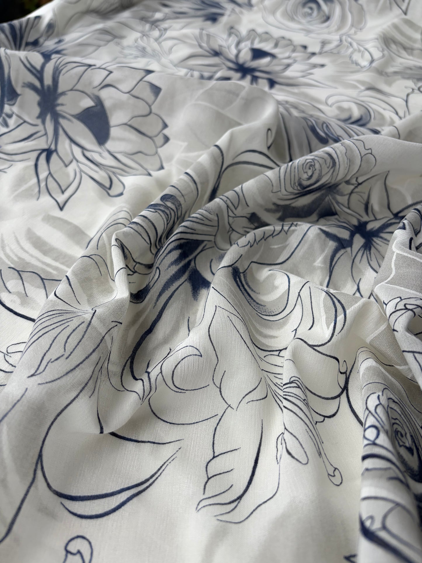 VINCE 028 cotton crepon grey/blue print