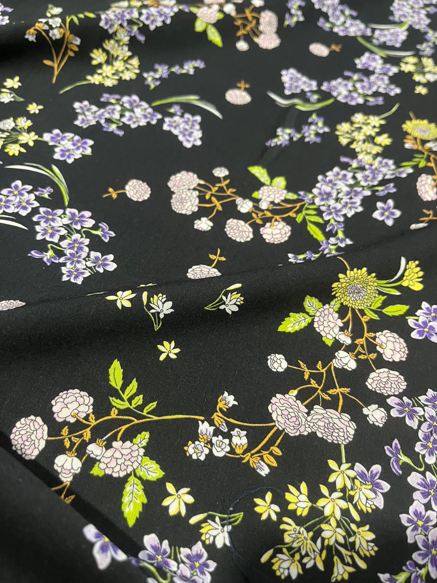 C01 CAN 1935 viscose flower print navy ground