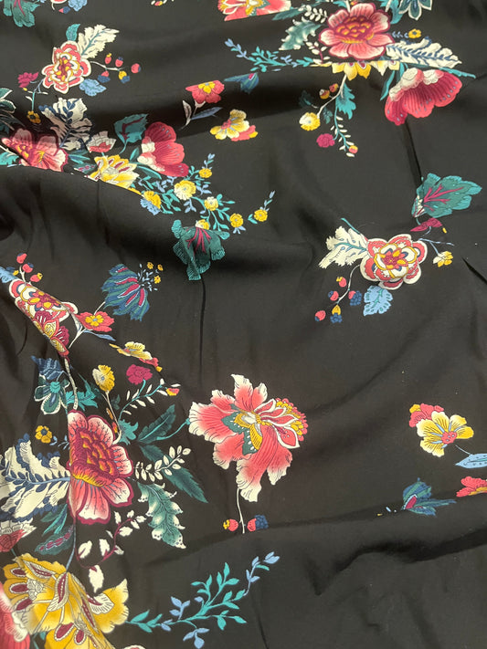 C01 CAN 1940 viscose flower print black ground