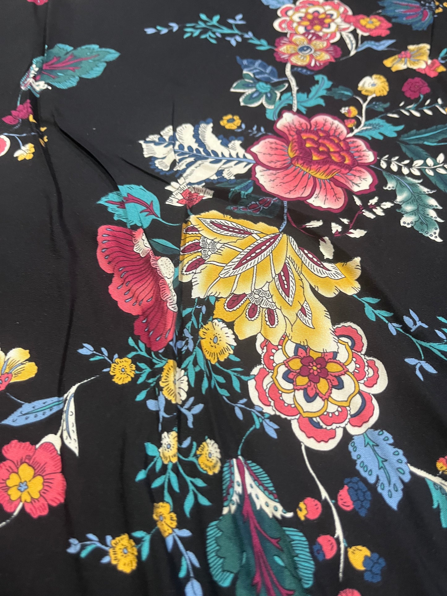 C01 CAN 1940 viscose flower print black ground