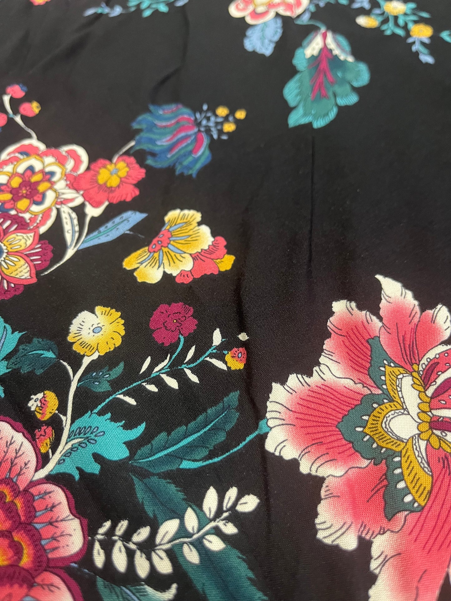 C01 CAN 1940 viscose flower print black ground