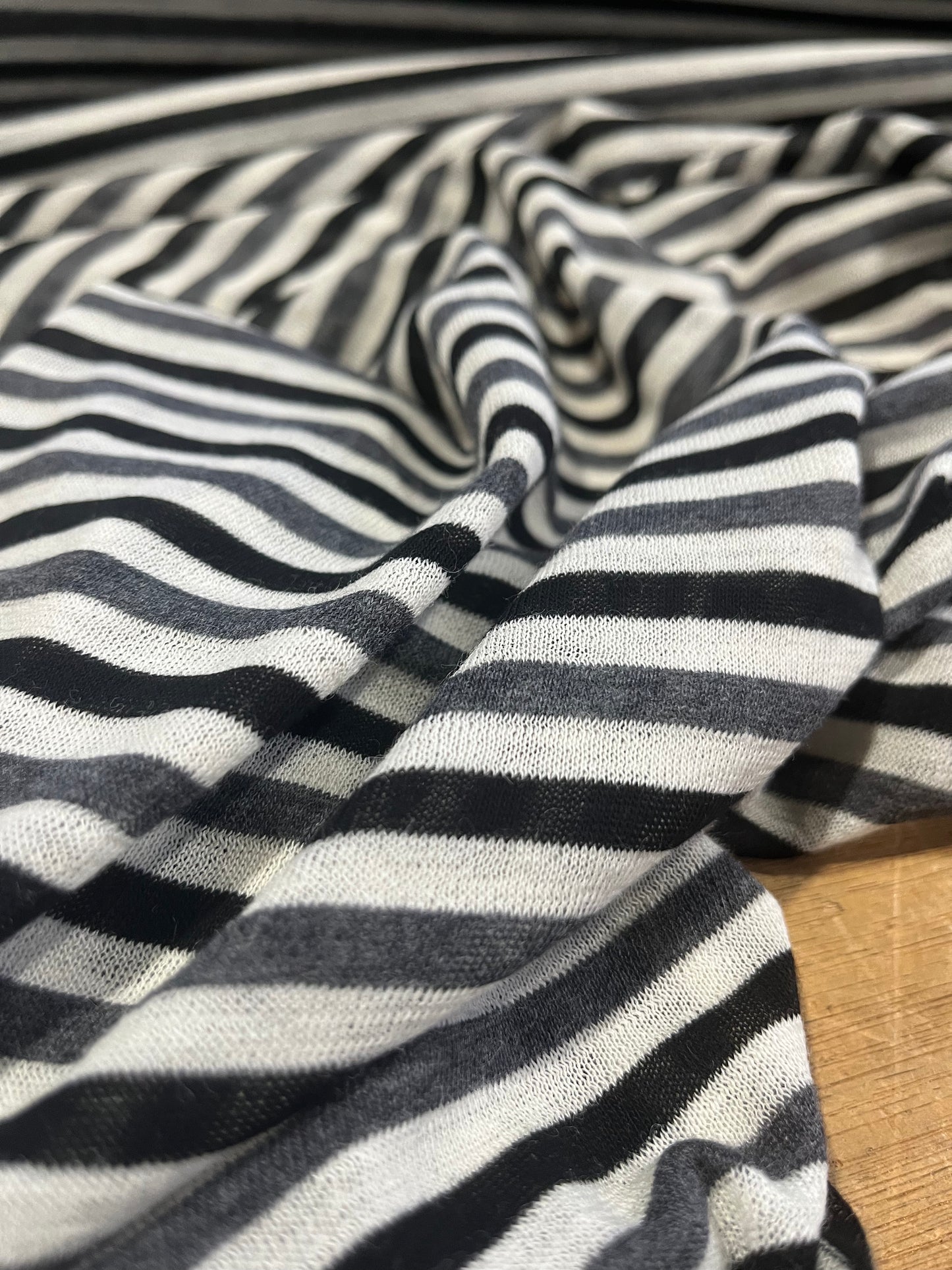 E01 wool jersey stripes