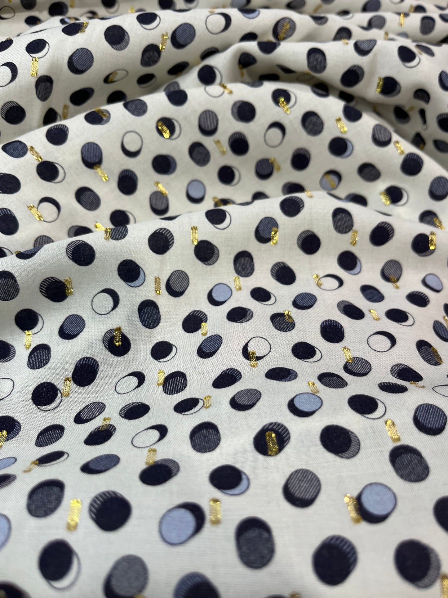 D01 LYON 100 viscose with golden dots