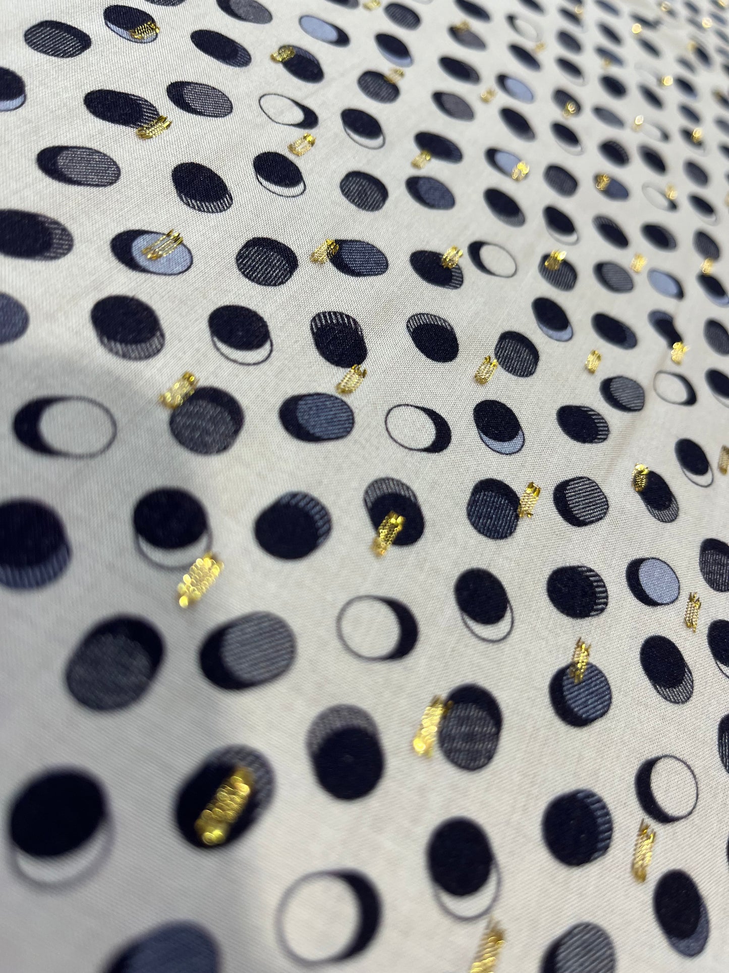 D01 LYON 100 viscose with golden dots