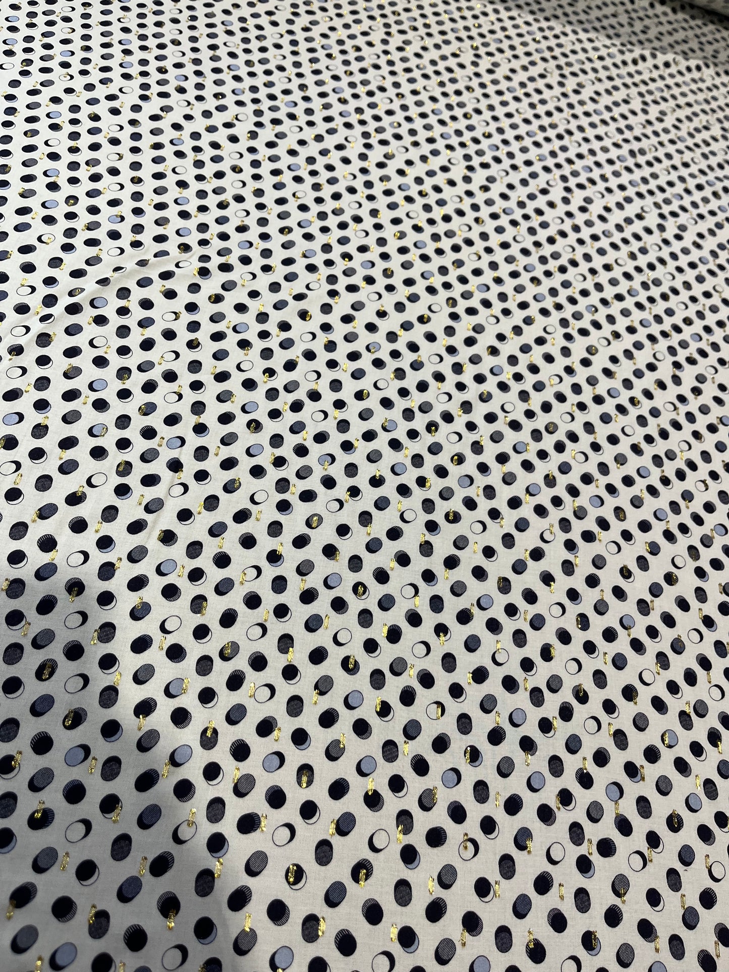 D01 LYON 100 viscose with golden dots