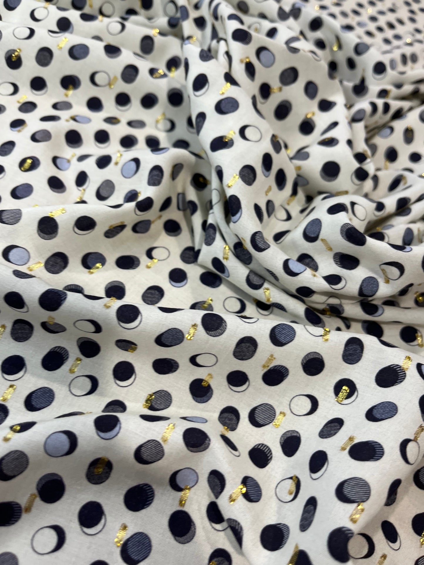 D01 LYON 100 viscose with golden dots