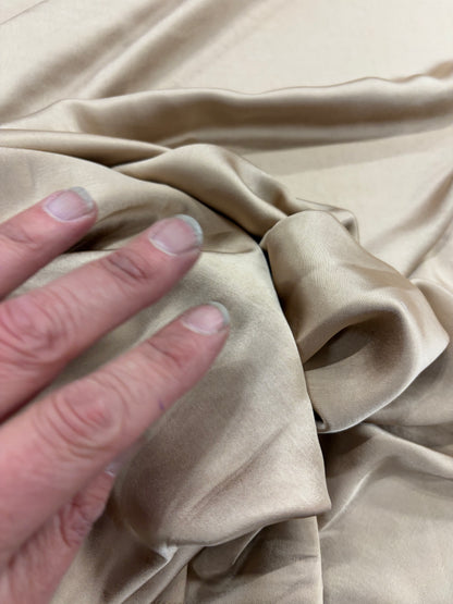 VIC 021 dull heavy satin stretch caramel