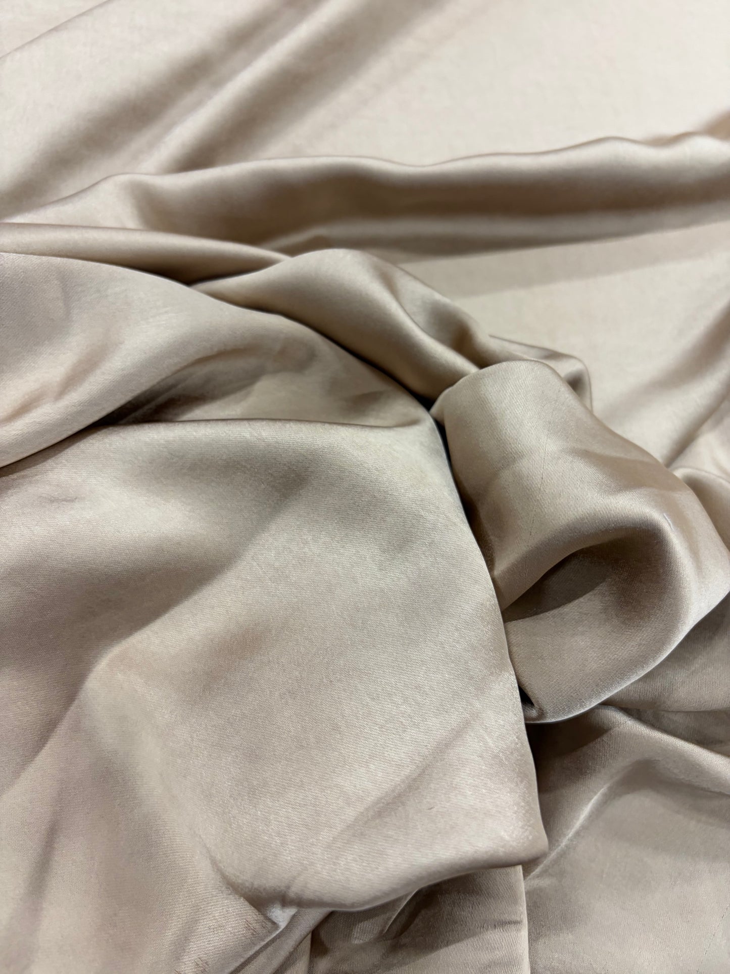 VIC 021 dull heavy satin stretch caramel