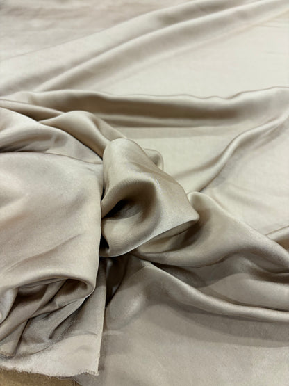 VIC 021 dull heavy satin stretch caramel