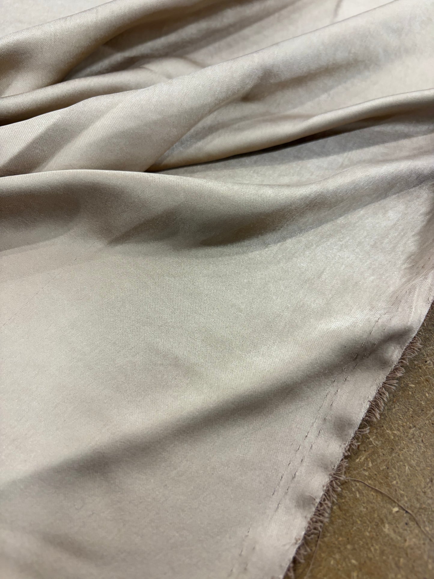 VIC 021 dull heavy satin stretch caramel