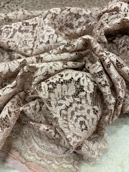 VIC 022 caramel cognac coloured woven lace "dentelle"
