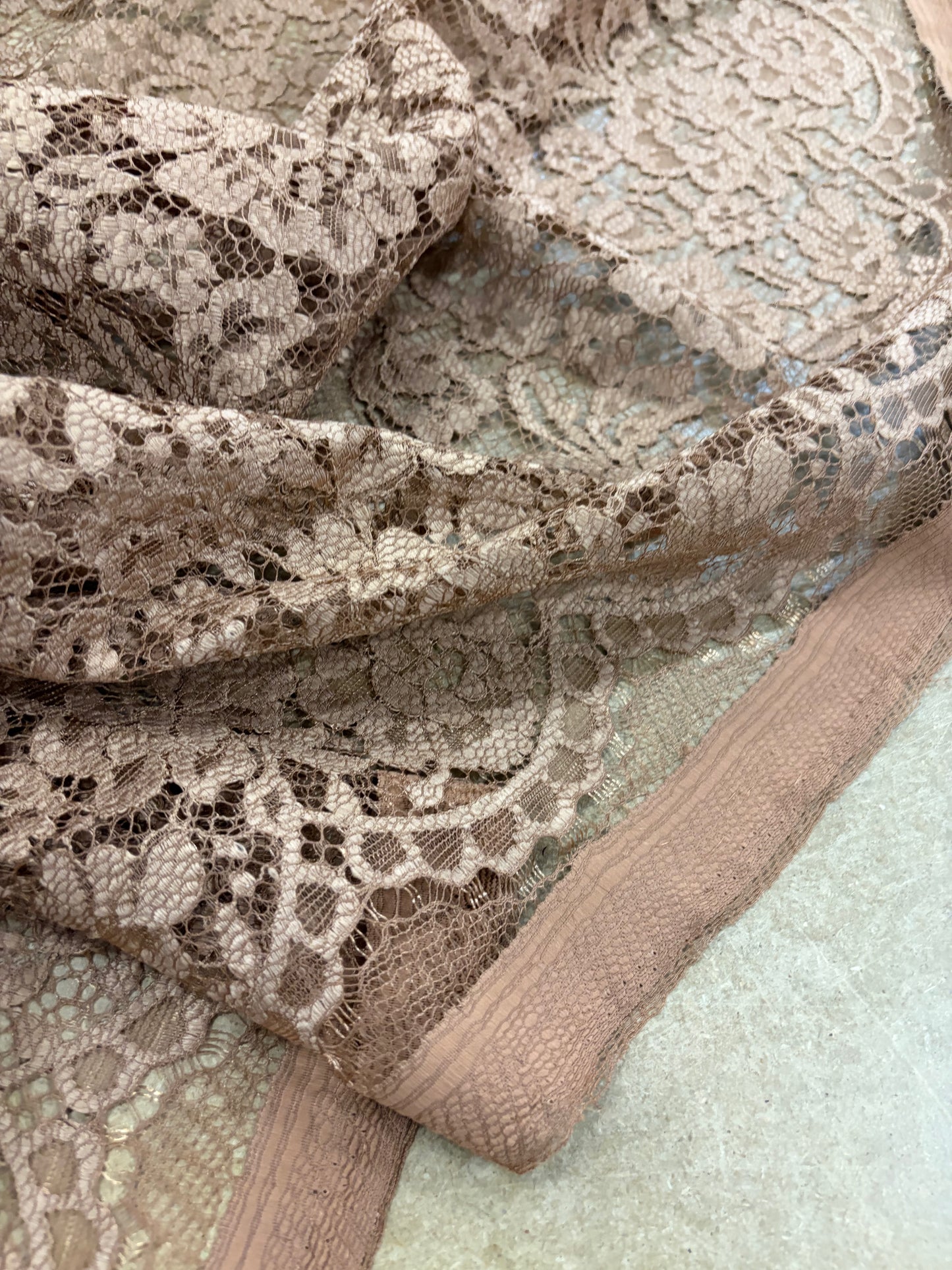 VIC 022 caramel cognac coloured woven lace "dentelle"