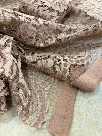 VIC 022 caramel cognac coloured woven lace "dentelle"