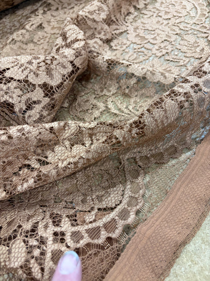 VIC 022 caramel cognac coloured woven lace "dentelle"
