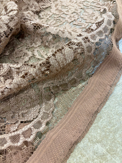 VIC 022 caramel cognac coloured woven lace "dentelle"