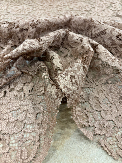 VIC 022 caramel cognac coloured woven lace "dentelle"