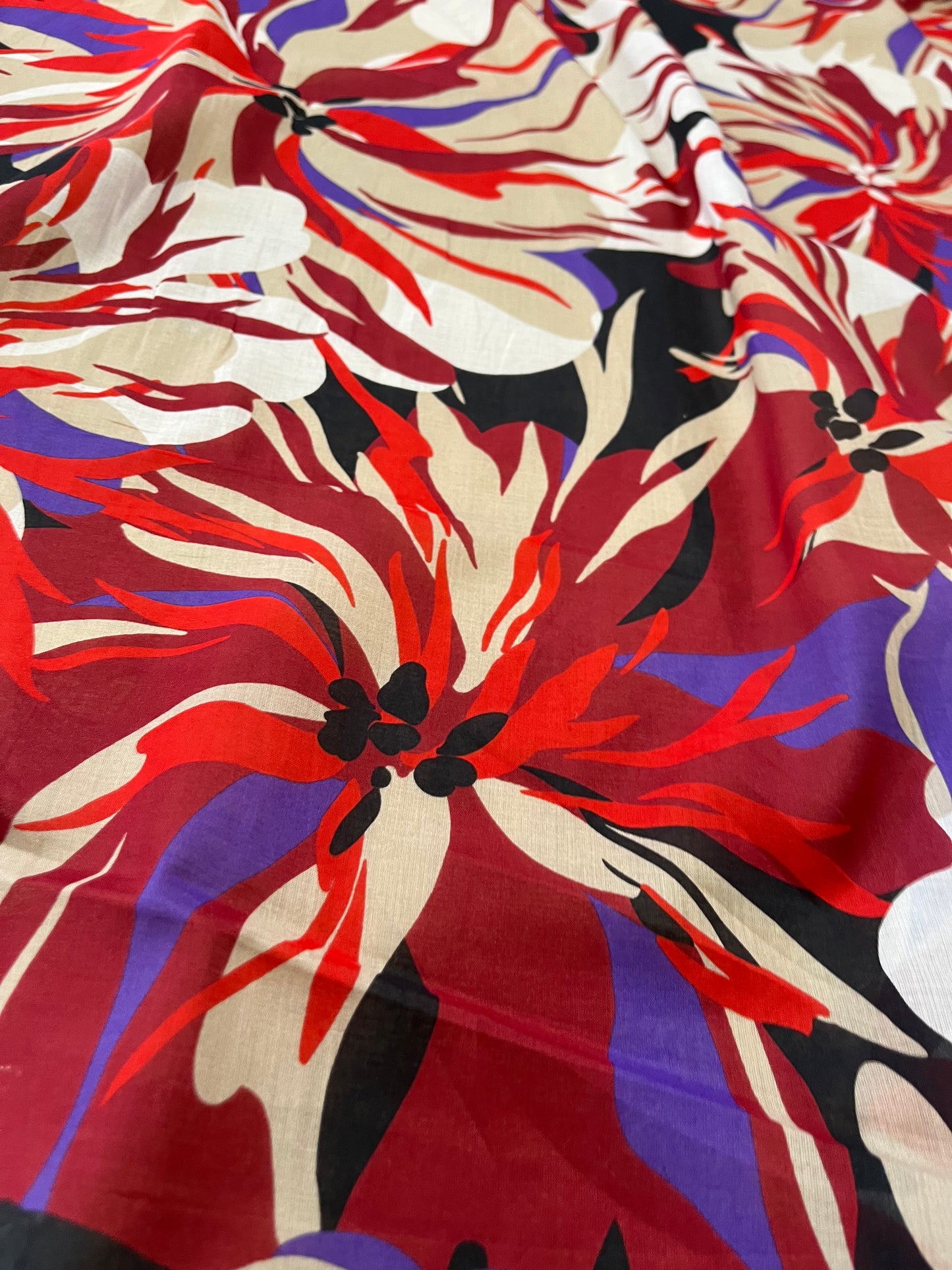 B01 Torino 84 cotton voile with flowery print