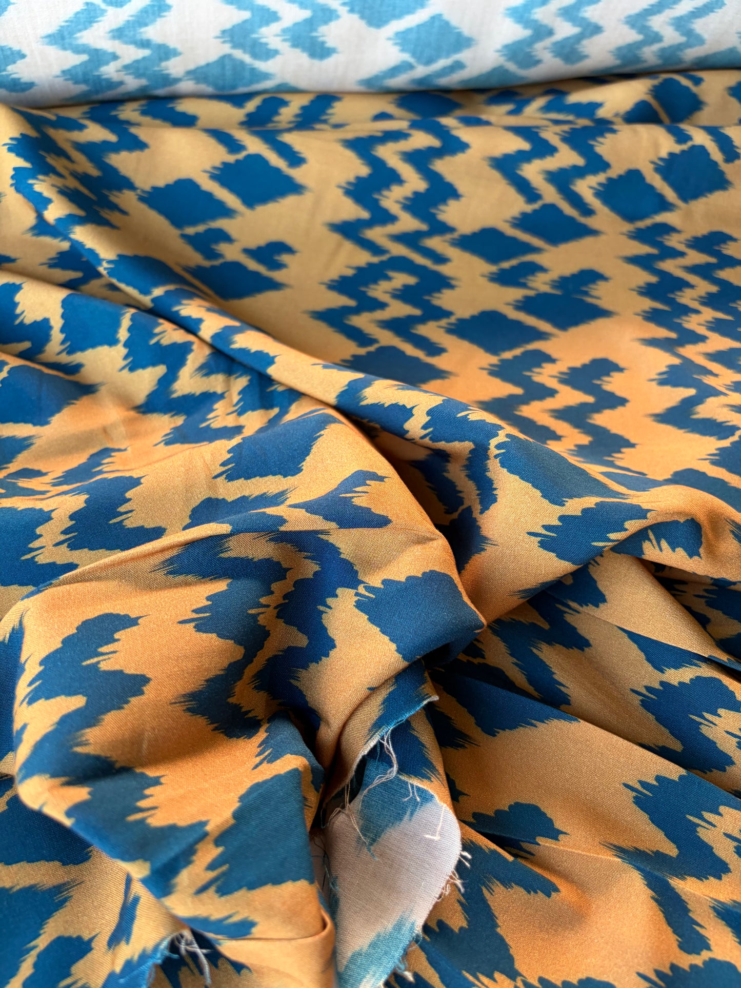 RALPH 003 camel/petrol zig-zag viscose print