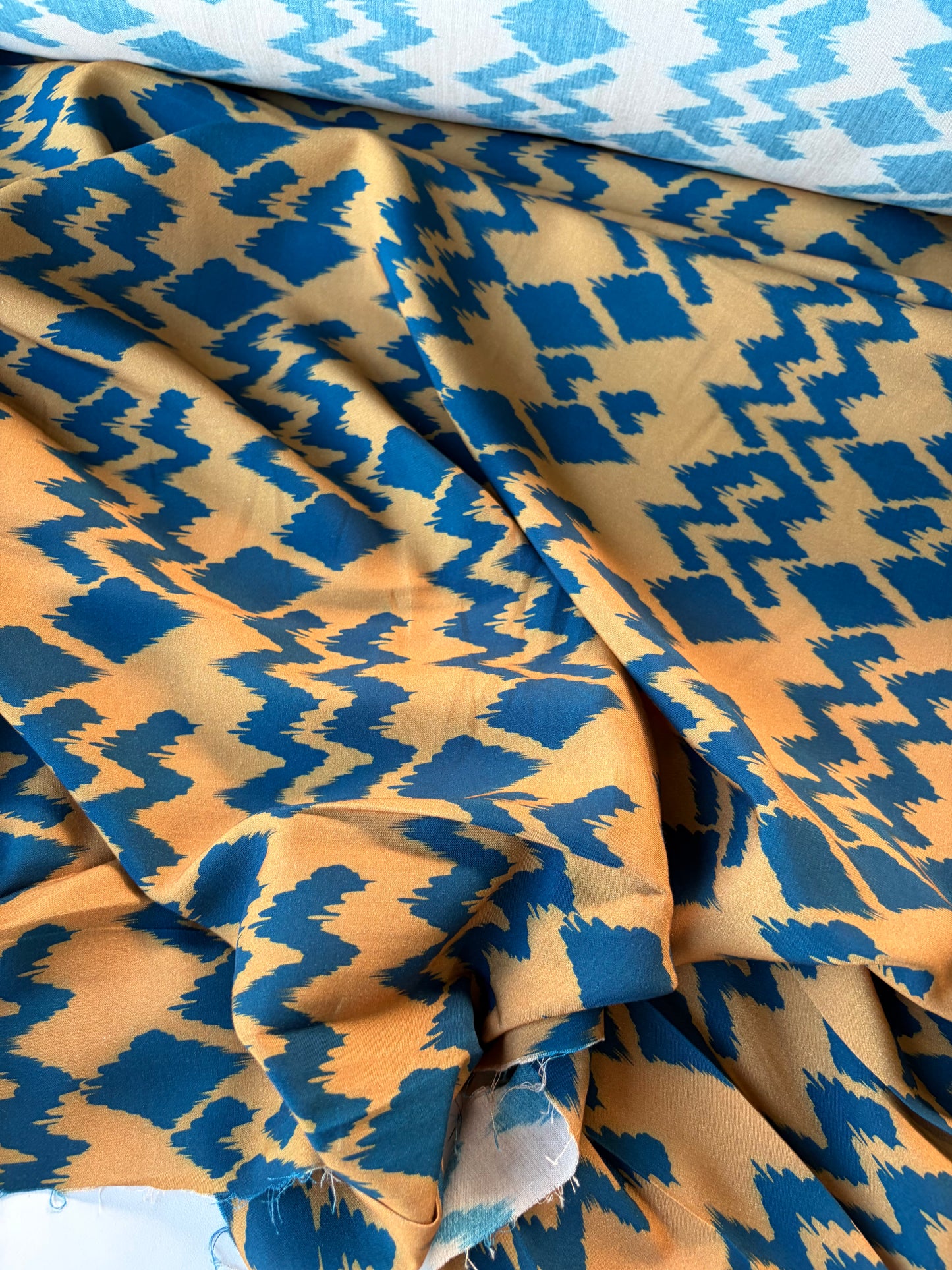 RALPH 003 camel/petrol zig-zag viscose print
