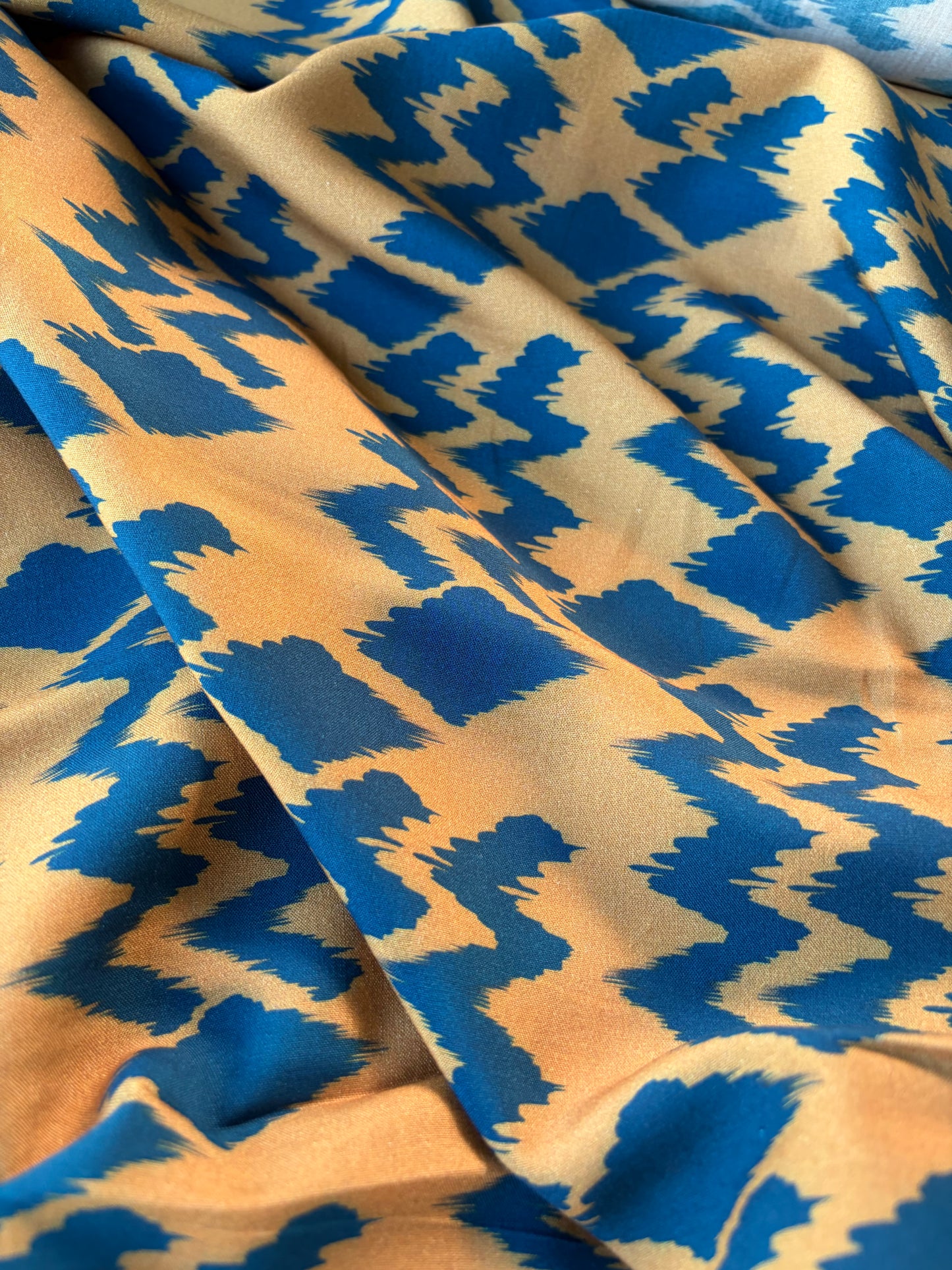 RALPH 003 camel/petrol zig-zag viscose print