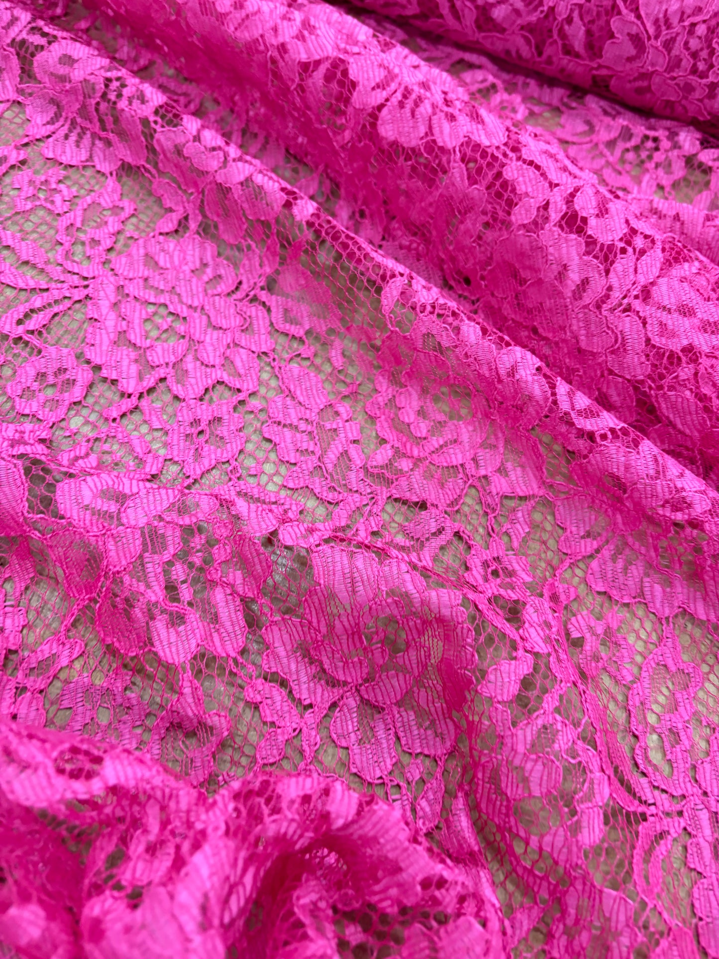 WALTHER 005 fuchsia coloured woven lace "dentelle"
