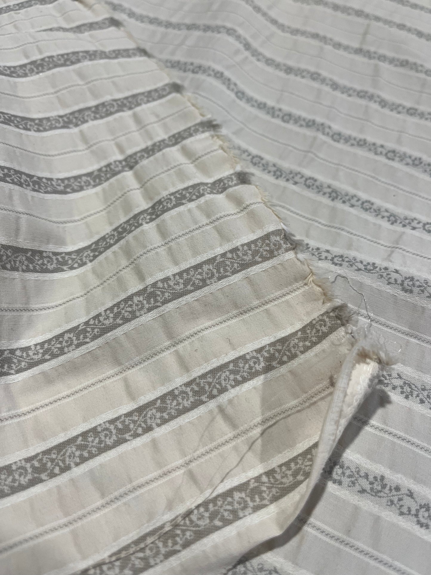 H01 jacquard stripe beige