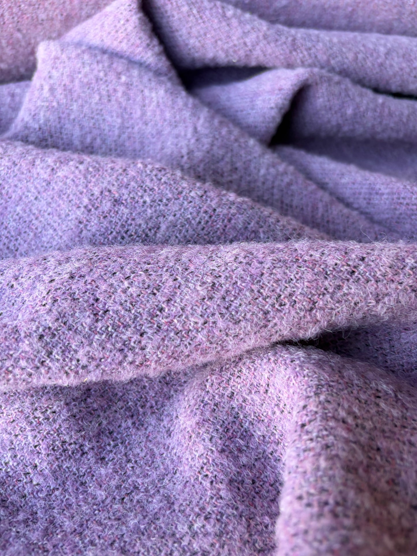 RALPH 021 violine coloured carded wool drape