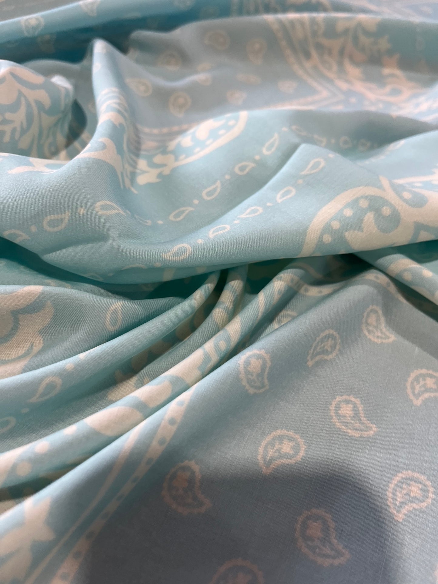 A01 Como 057 cotton voile soft blue print