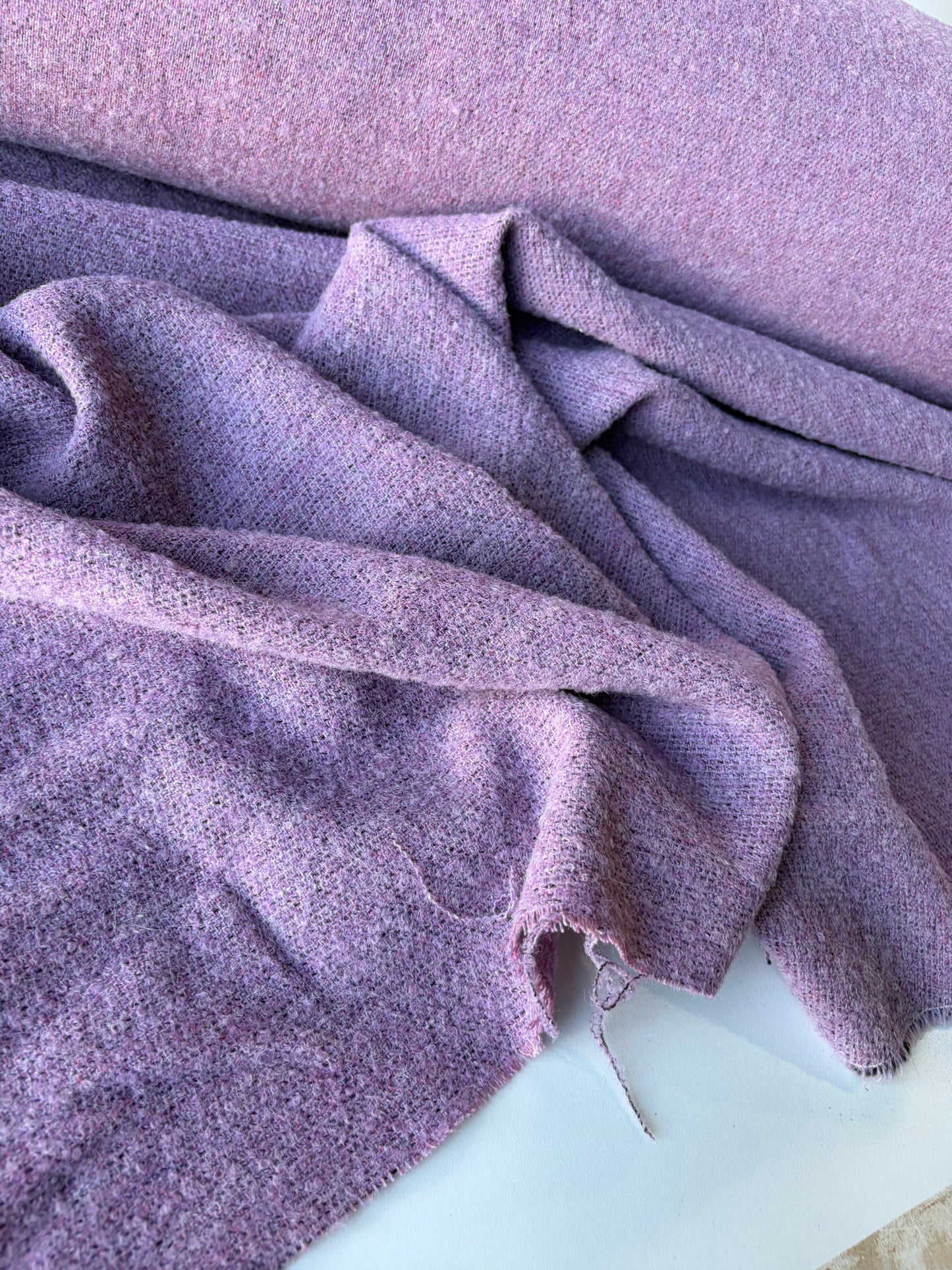 RALPH 021 violine coloured carded wool drape