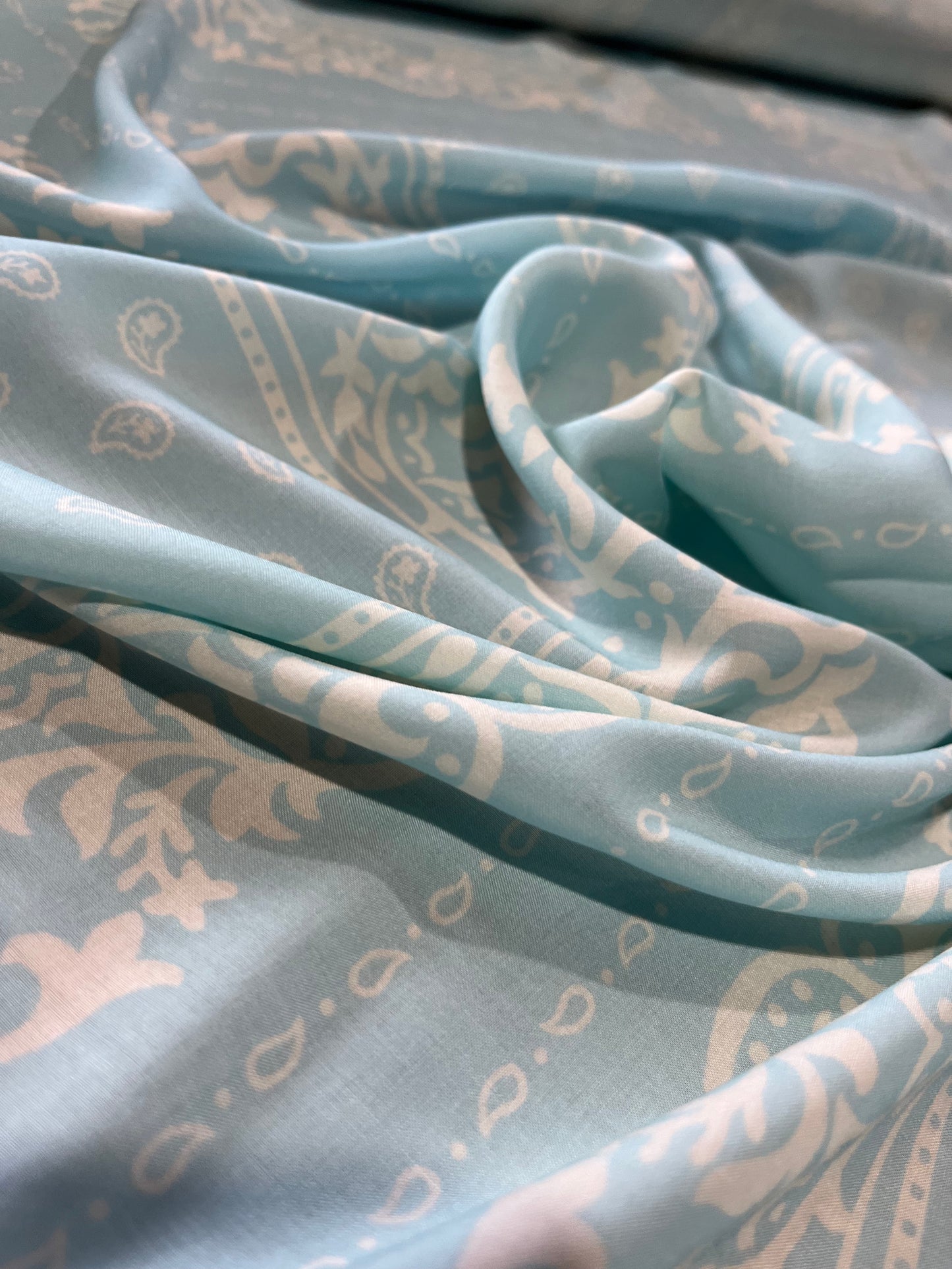 A01 Como 057 cotton voile soft blue print