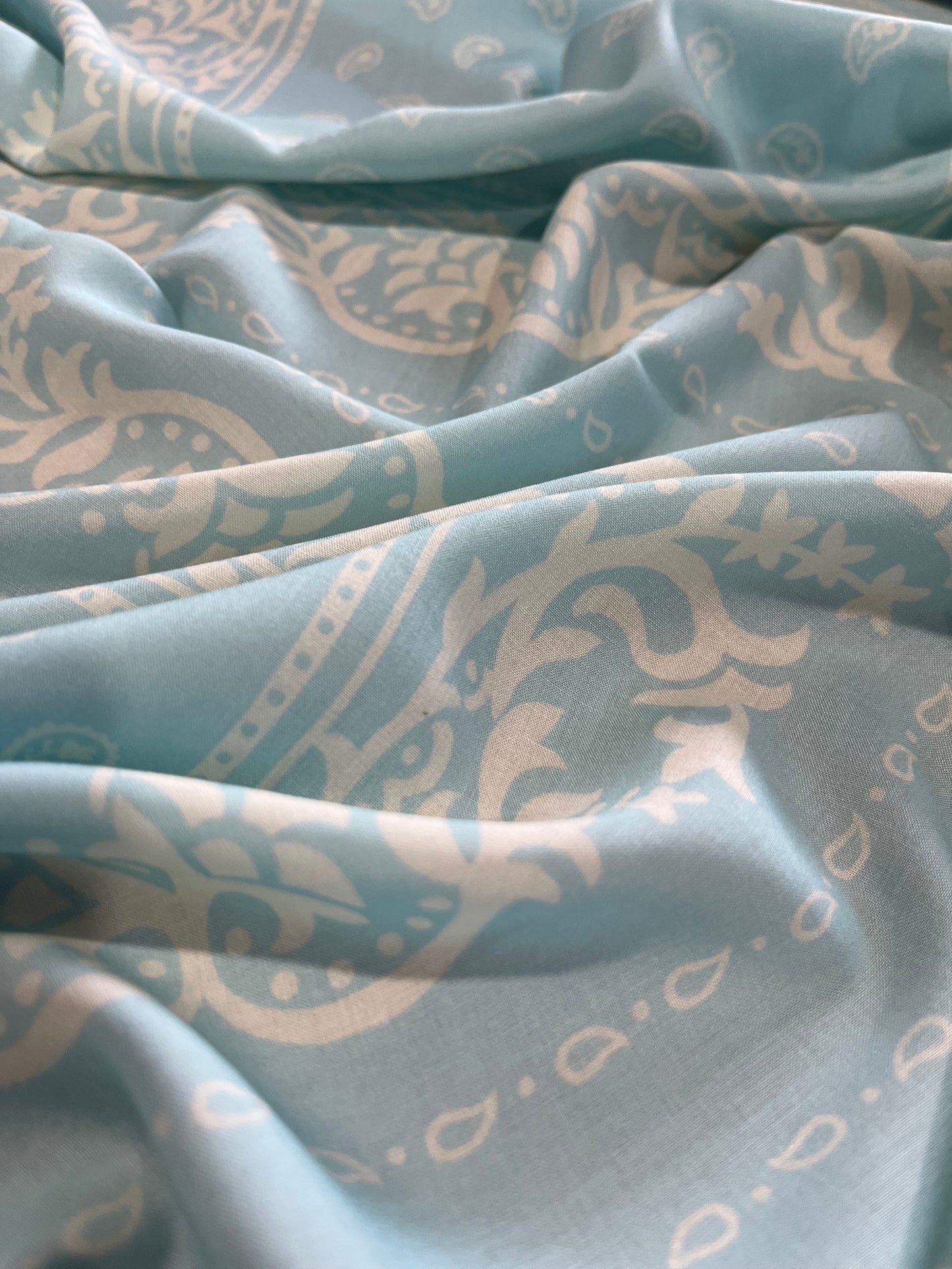 A01 Como 057 cotton voile soft blue print