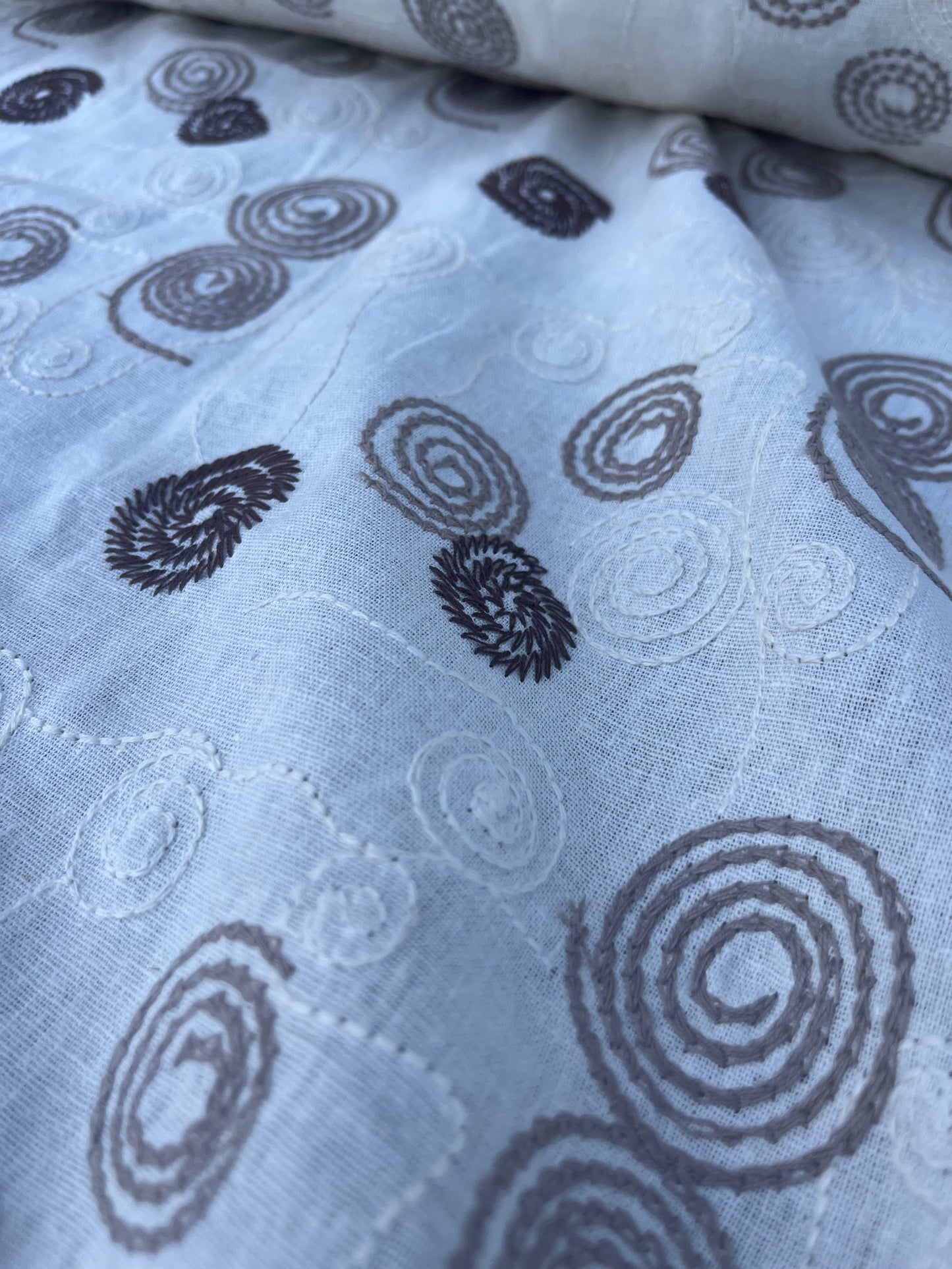 EUDINE 025 linen with all over embroidery