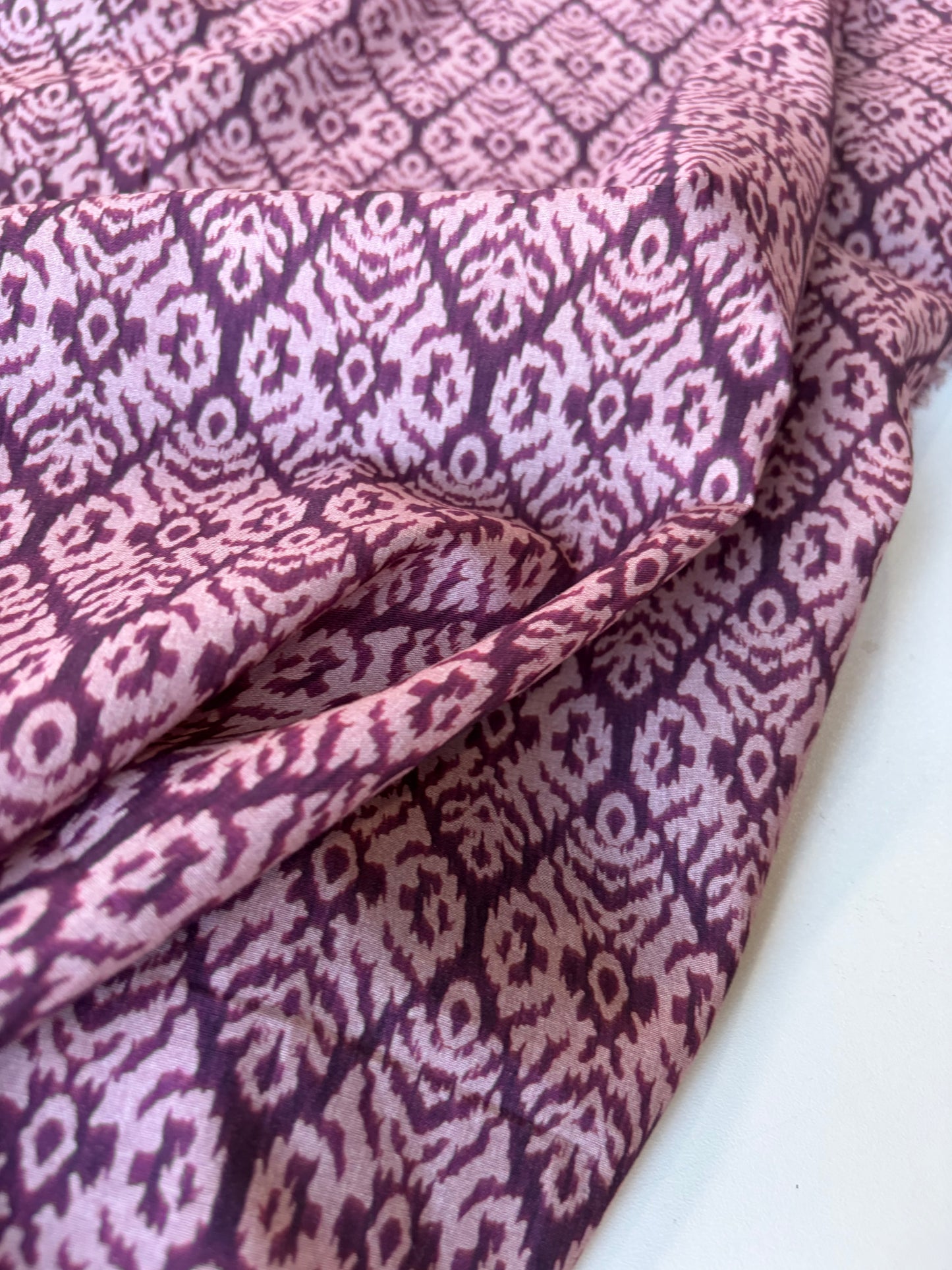 RALPH 022 old pink/burgundy ikat style viscose print