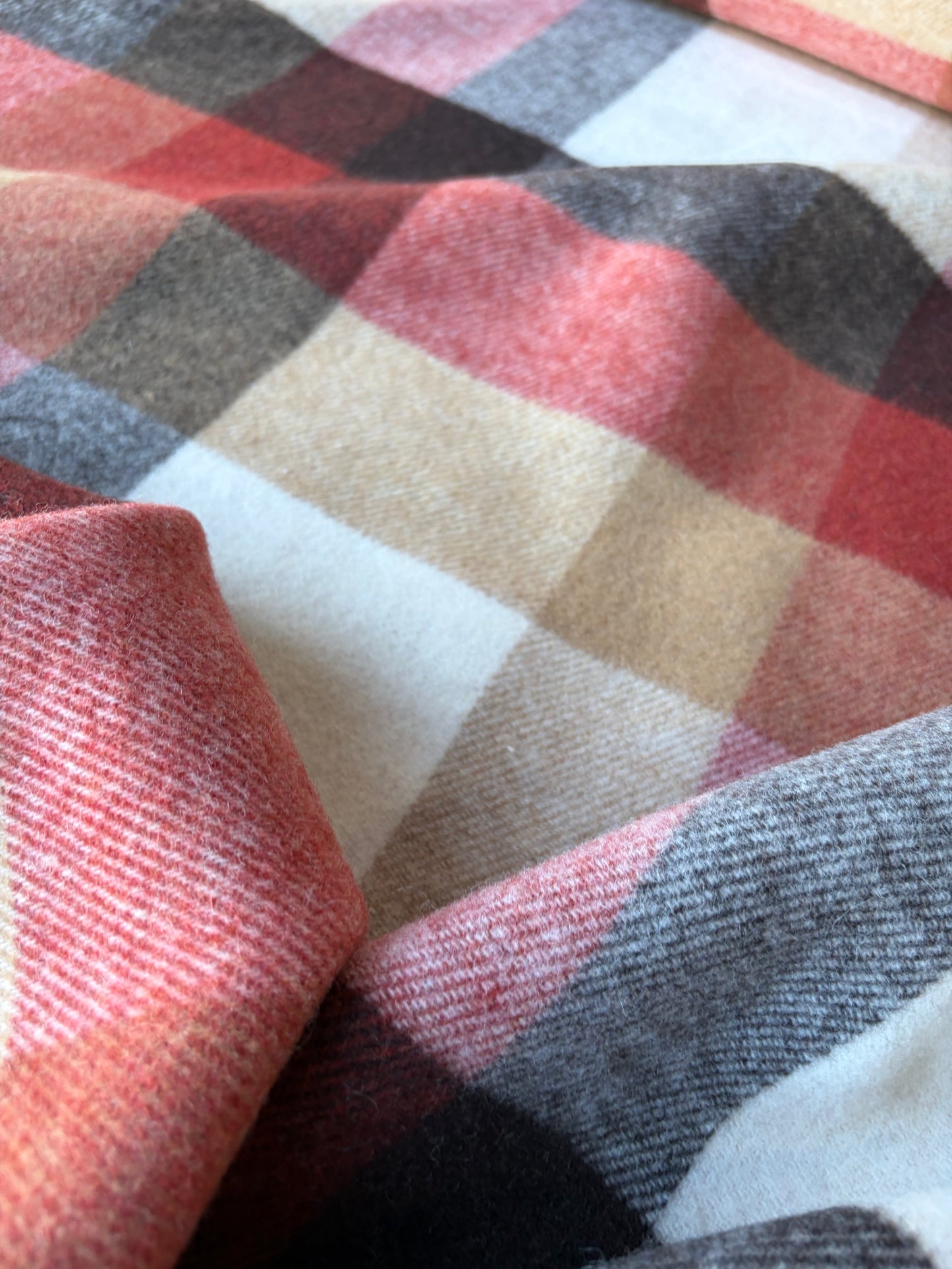 RALPH 028 brique/beige checkered heavy wool/mohair flannel