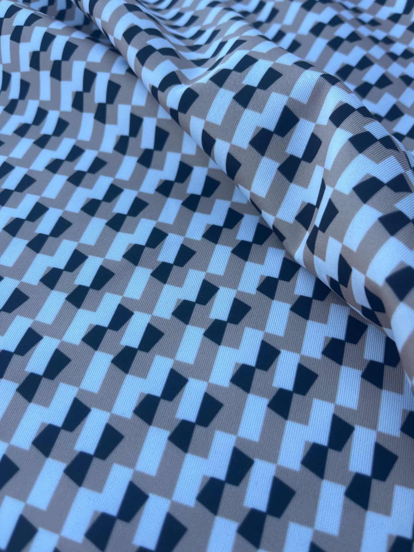 LOUIS 001 scuba with geometrical print black/sand/ecru